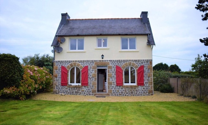 Pleumeur-Bodou House | House renovated Breton with WIFI and closed garden in LANDRELLEC