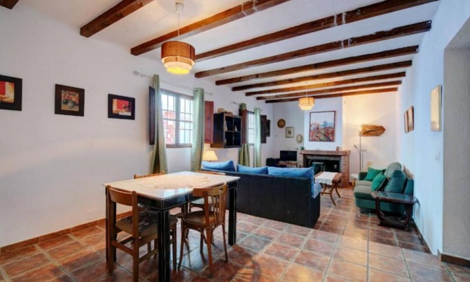 Juzcar House | House that is located in the only blue town, in an area full of nature.