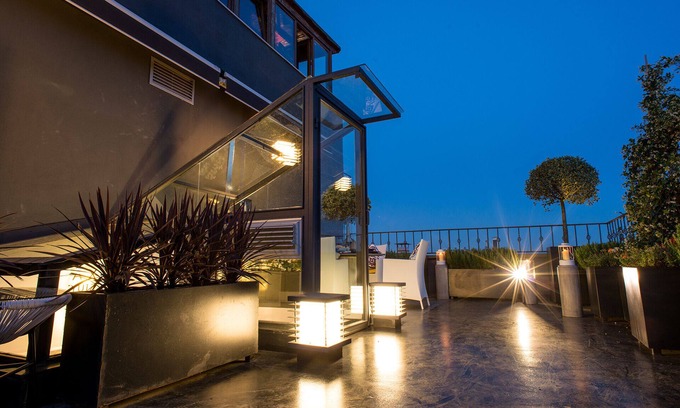 Sultanahmet House | House with 180 m2 over 3 floors and 60m2 terrace with a seaview