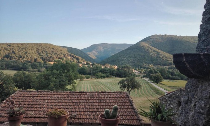 Montjoux House | House with 2 or 3 bedrooms Sleeps up to 10 people
