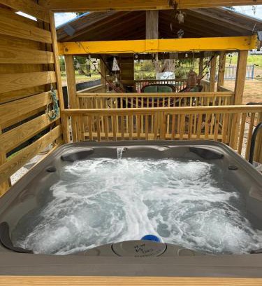 El Combate House | House with a jacuzzi and solar panels