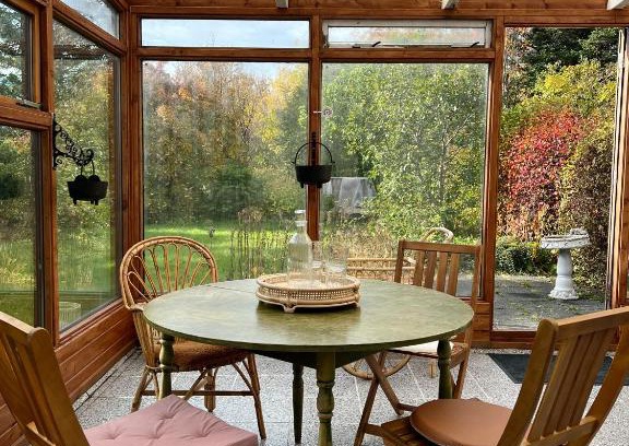 Hornafjörður House | House with a magical garden and sunroom