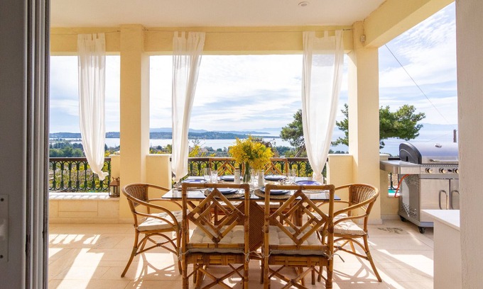 Kilada House | House with amazing ocean view and patio-pool
