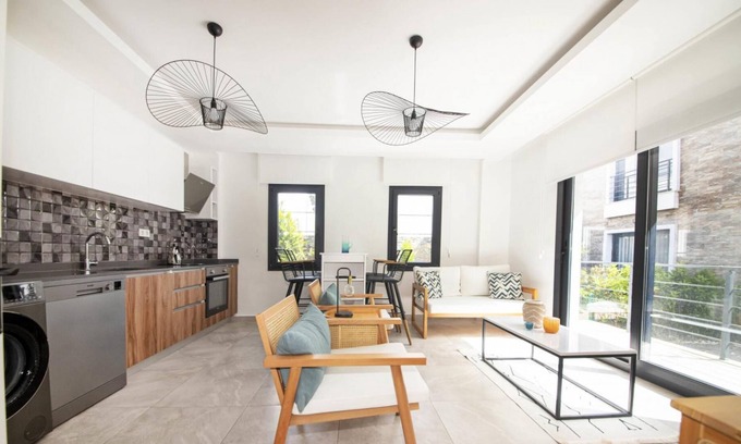 Bodrum City Center Apartment | House with Balcony 1 Min to Beach in Bodrum