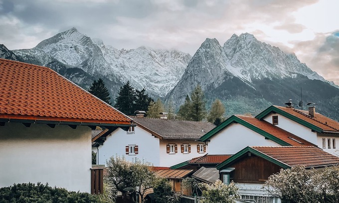 Garmisch-Partenkirchen House | House with beautiful view and garden