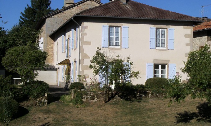 Latronquiere House | House with fenced garden in village