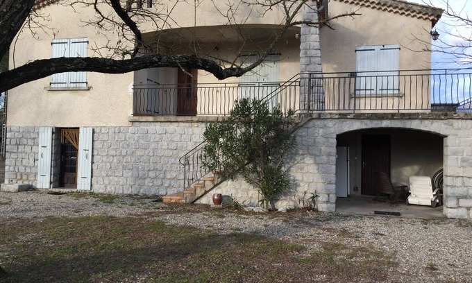 Casteljau House | House with large garden, sleeps 6, on a river, fully equipped