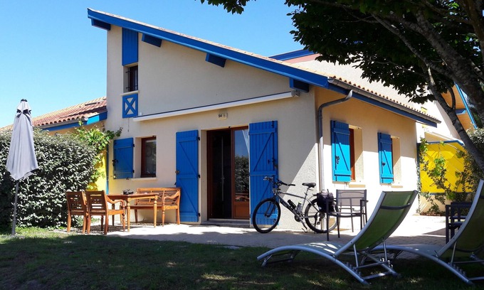 Saint-Julien-en-Born House | House with swimming pool in condominium