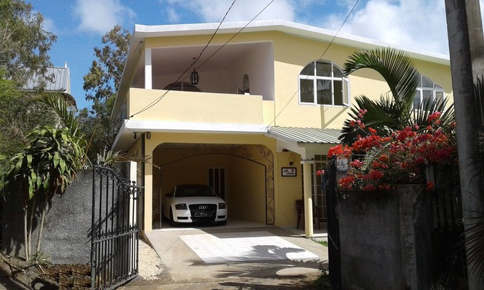 Mont Choisy Villa | House with garden