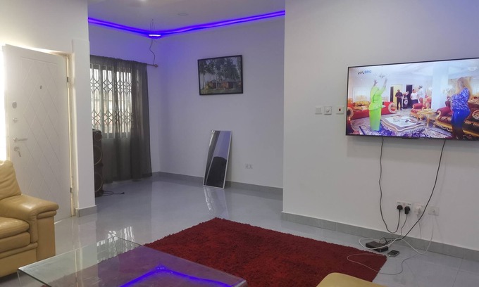 Amasaman House | House with 2 beautyful apartments perfect for groups or big family