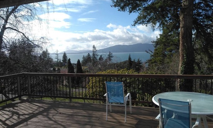 Edgemoor House | House with great view near Fairhaven Bellingham