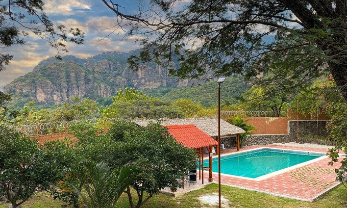 Tepoztlan House | House with Heated Pool with Solar Panels and Gym in Tepoztlán