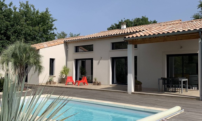 Grignan Villa | House with heated pool in Grignan