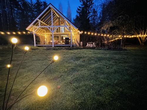 Freeland House | House with hot tub on over 2 acres