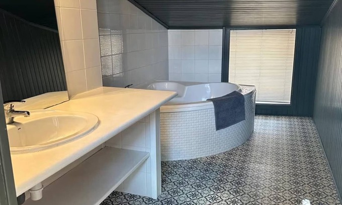 Bourgoin-Jallieu House | House with Jacuzzi, hypercentre, BBQ terrace and private studio