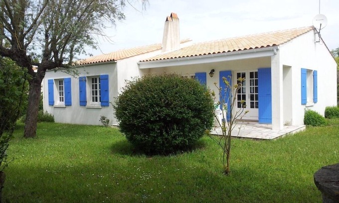 La Bree-les-Bains House | House with large garden close to shops and beach