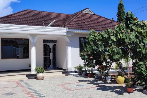 Dar es Salaam Apartment | House with parking space in Dar es Salaam