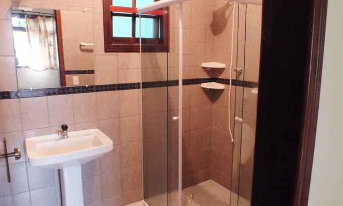 Praia da Armacao do Itapocoroi House | House with pool, 1000 m from Beto Carrero World park!
