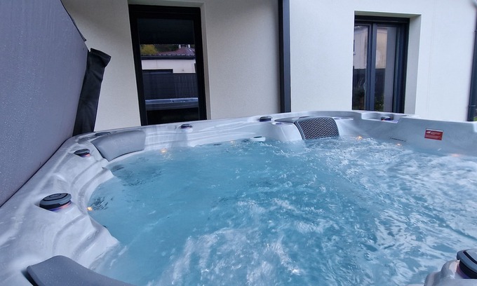 Epinal House | House with spa and sauna