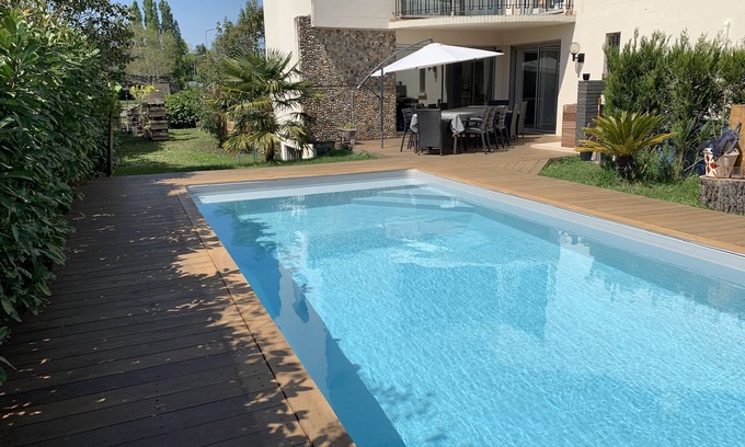 Gradignan House | House with swimming pool 14 people - near BORDEAUX
