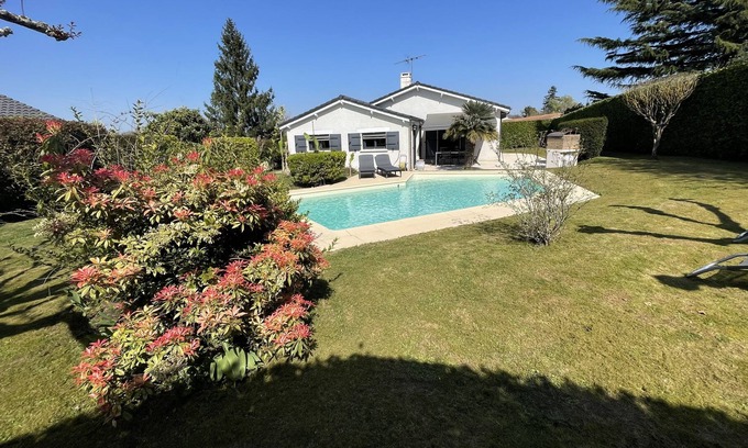Quinsac House | House with swimming pool 15 minutes from Bordeaux