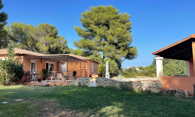 Velaux House | House with swimming pool and Clim for 6 people - near Aix en Pce and Marseille.