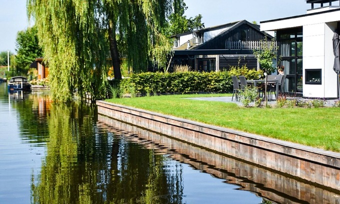 Loosdrecht House | House With Three Bathrooms, on a Holiday Park