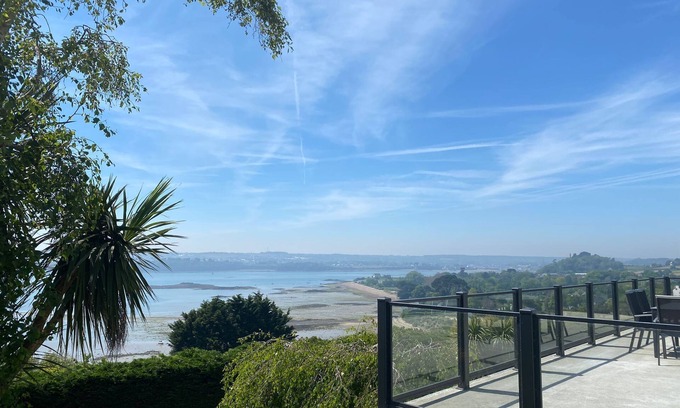 Ploubazlanec House | House with Veranda Sea View