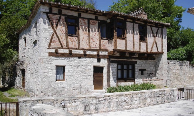 Belfort-du-Quercy House | House Wren renovated in the medieval style
