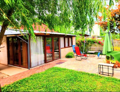 Ureki House | House & Yard Sesil M 110m to beach Kaprovani