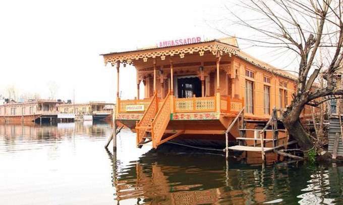 Dal Lake Boat Rental | Houseboat Ambassador