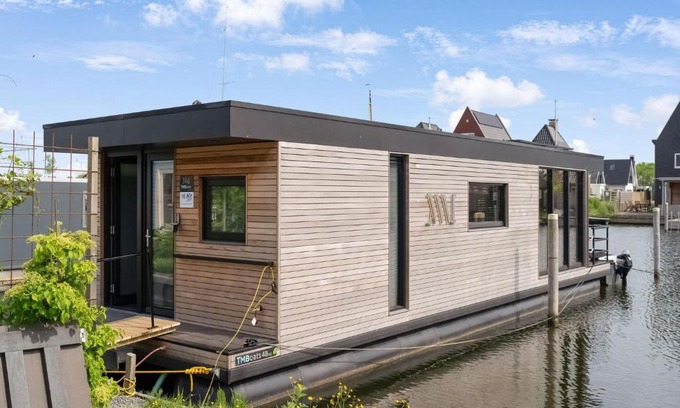 Stavoren Boat Rental | Houseboat in Stavoren with Waterfront Views