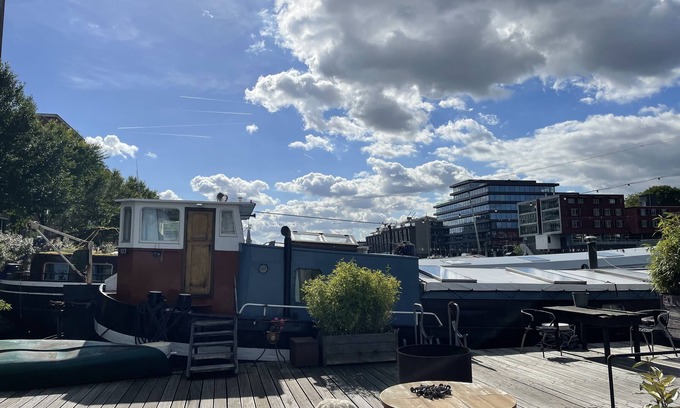 Haarlemmerbuurt Boat Rental | Houseboat Ms. Luctor