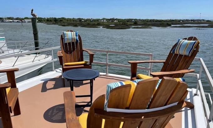 St. Augustine Boat Rental | Houseboat Retreat in Downtown St. Augustine