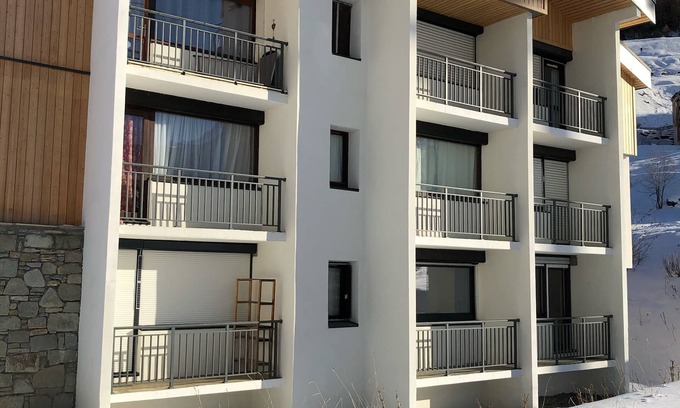 Les Menuires Apartment | HOUSING F1 BIS FOOT OF SLOPES WITH BALCONY RDC FULL SOUTH. DOMAINS 3 VALLEYS