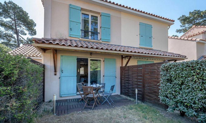Saint-Brevin-les-Pins Ski Chalet | Housse for 4, 500m at the beach