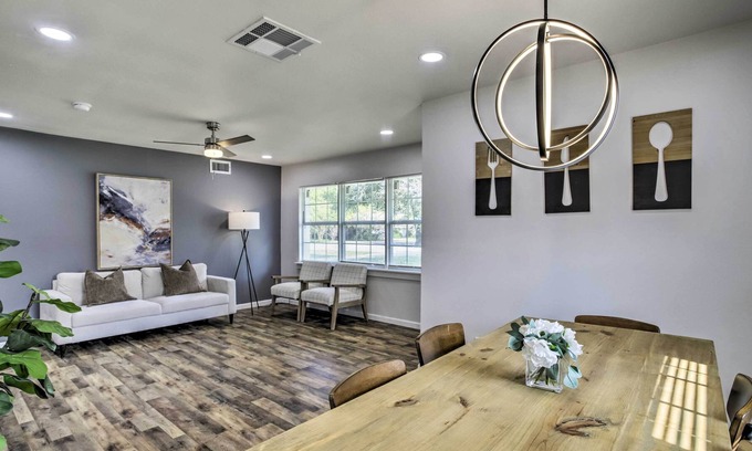 Spring Branch Central House | Houston Home w/ Yard - 3 Mi to CityCentre!