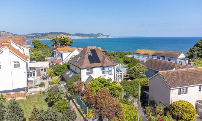 Lyme Regis House | HOVE TO, pet friendly, country holiday cottage in Lyme Regis
