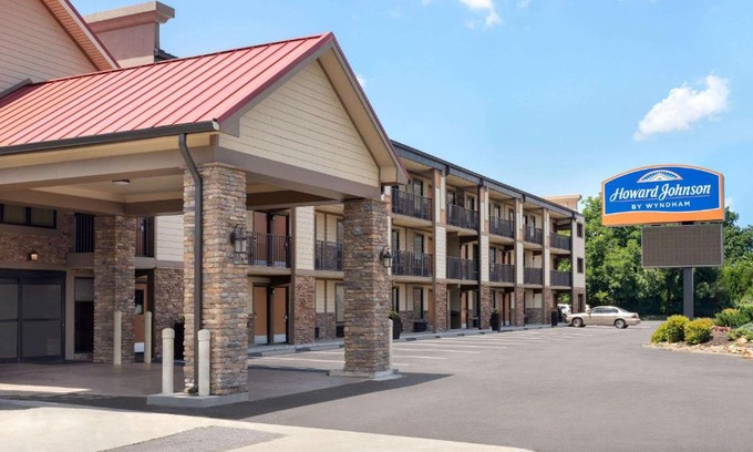 Pigeon Forge Hotel | Howard Johnson by Wyndham Pigeon Forge