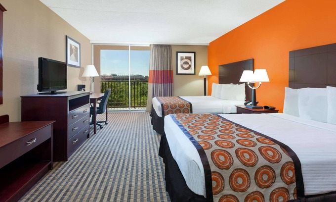 Arlington Hotel | Howard Johnson by Wyndham Arlington Ballpark/Six Flags