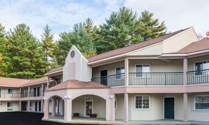 Lenox Hotel | Howard Johnson by Wyndham Lenox
