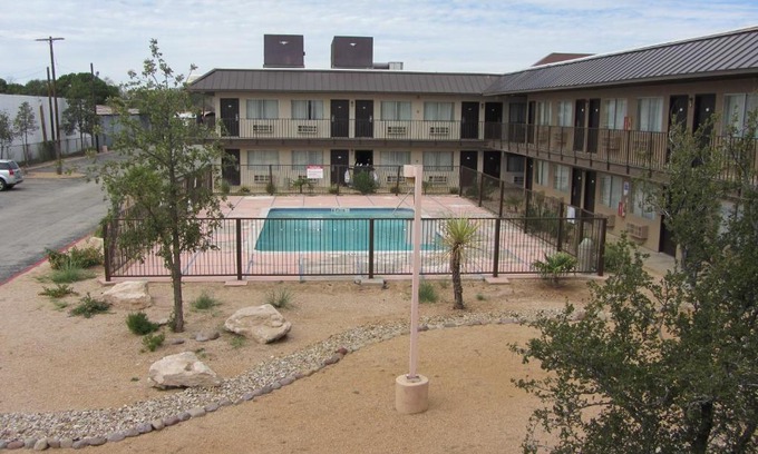 Odessa Hotel | Howard Johnson by Wyndham Odessa TX