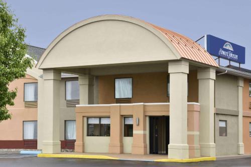 East Texas Hotel | Howard Johnson by Wyndham Allentown/Dorney Hotel & Suites