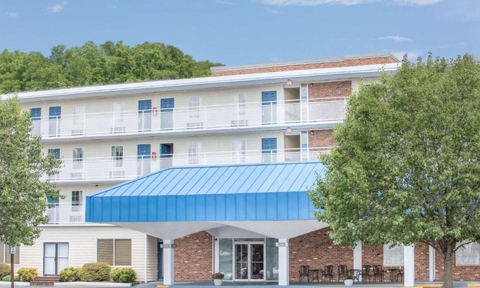 Staunton Hotel | Howard Johnson by Wyndham Staunton