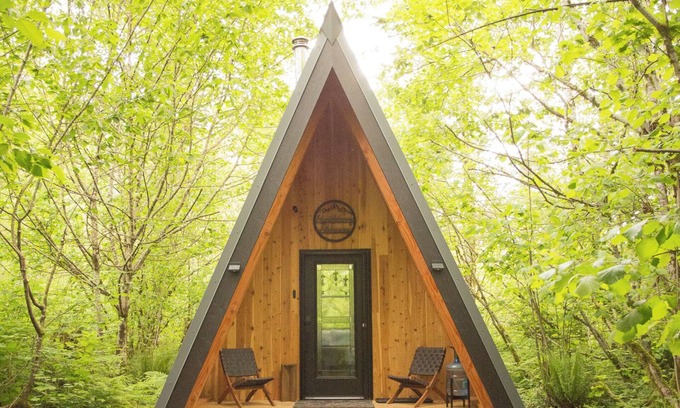 Gold Bar Cabin | Huckleberry Hideaway Luxury Off-Grid Glamping near Gold Bar, WA