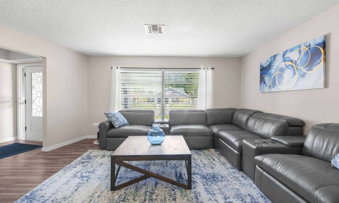 Windsor Mill House | Hudson Retreat, 3 Bedroom Pool Home!