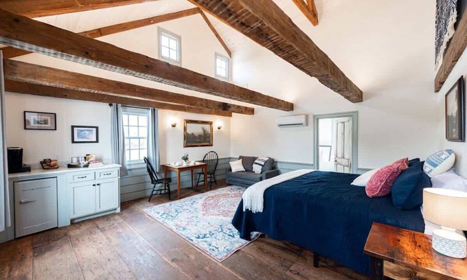 Waco House | Hudson upstairs suite - The Mohawk Valley House