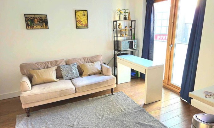 Coldharbour Apartment | Huge 3 bedroom flat @ Brixton St