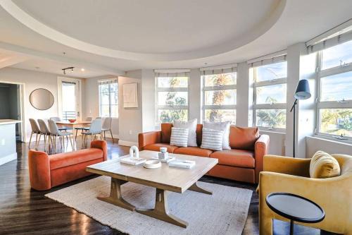 Pico Apartment | Huge 3BDR & 2BTH in SM - 5-7 mins to the beach
