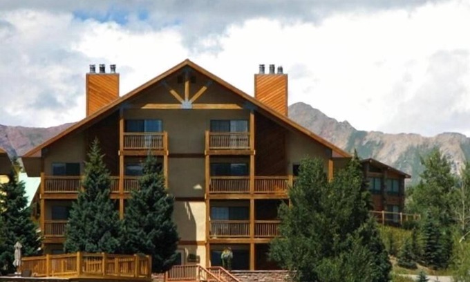 Crested Butte Condo | HUGE 4 BR Spacious with Views Best Deal on the Mountain Easy Walk to Lifts